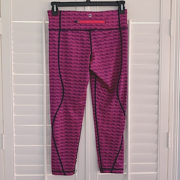 Vineyard Vines Etched Whale Tail Performance Legging - Picture 9 of 10